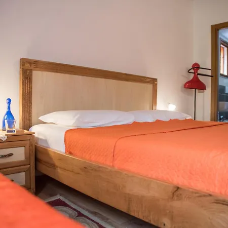 Hotel Molla *
